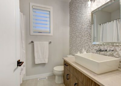 17.Main-Floor-Bath